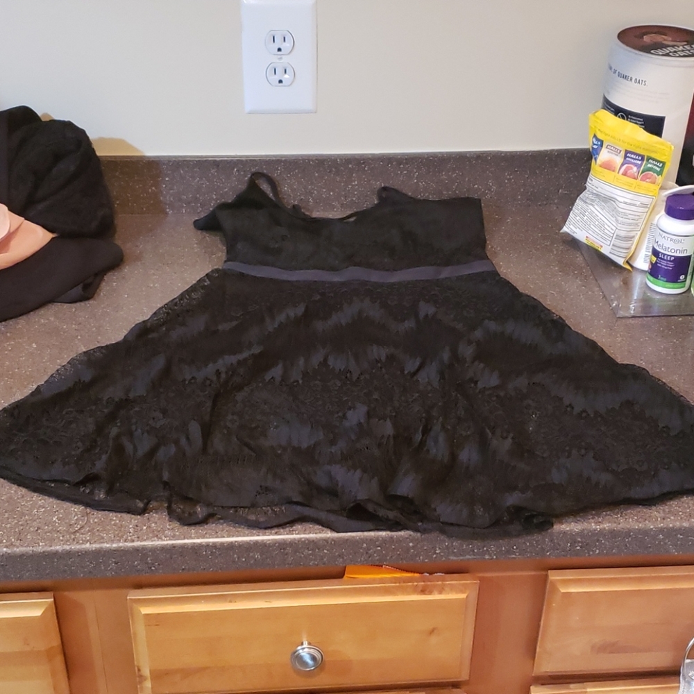 Dress - Picture 3 of 5